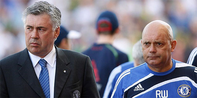 Carlo Ancelotti, a la izquieda, junto al despedido Wilkins. (AFP)