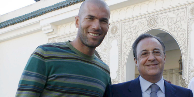 Zinedine Zidane posando con Florentino Prez en Fez, Marruecos. Foto: El Mundo