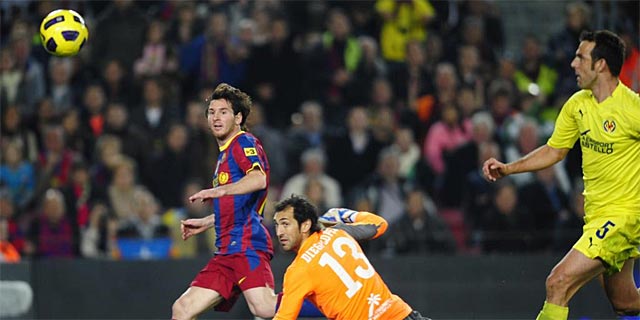 Leo Messi anota el segundo tanto del Barcelona. (EFE)