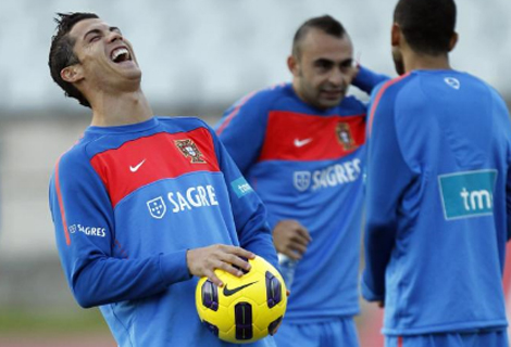 Cristiano Ronaldo, durante el entrenamiento con Portugal. Foto: AP