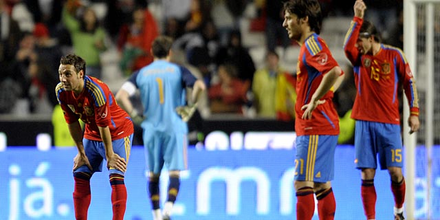 Cazorla, Casillas, Silva y Ramos, desolados tras el 4-0 portugus. (Foto: Afp)
