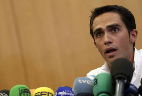 Alberto Contador durante una rueda de rpensa. Foto: Reuters
