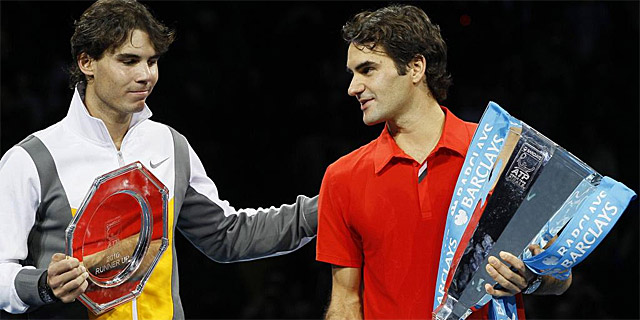 Nadal felicita a Federer tras la final del Masters. | Ap