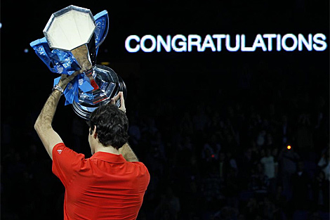 Federer alza en Londres su quinta Copa de maestros. | Ap