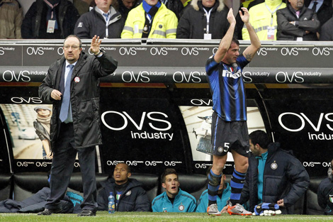 Rafa Bentez da instrucciones durante un partido del presente Calcio. Foto: Reuters