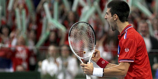 Djokovic festeja uno de sus puntos durante su partido ante Simon. (Foto: Efe)