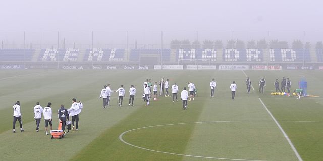 El Real Madrid, durante el entrenamiento en Valdebebas.