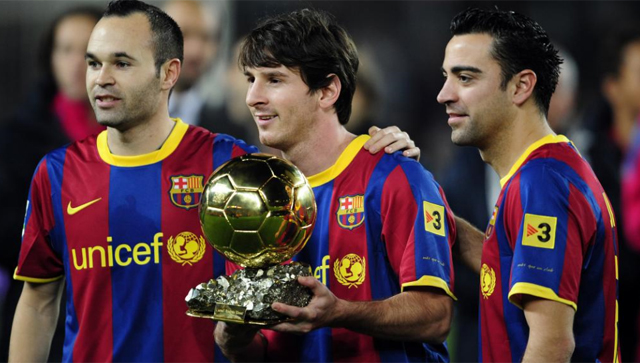 Messi, Xavi e Iniesta posan con el Baln de oro otorgado al argentino. Foto: Ap