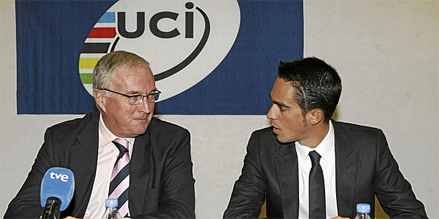 Mcquaid y Contador, en una imagen de archivo. (Foto: Rodolfo Espinosa)