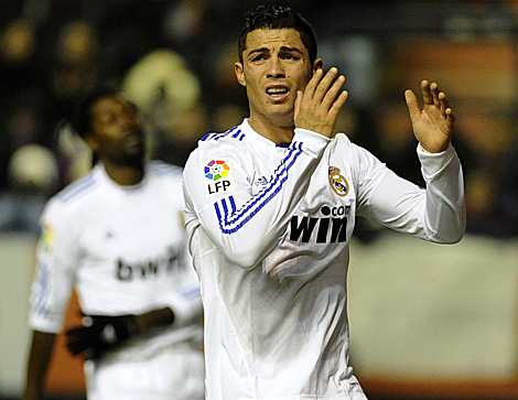Cristiano Ronaldo se lamenta tras una ocasin. (Foto: AFP)
