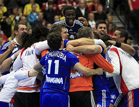 Los jugadores franceses celebran su victoria en la final ante Dinamarca. | Reuters