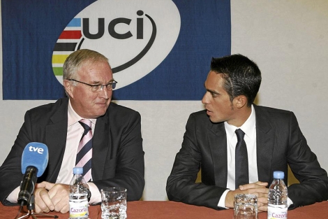 McQuaid (izq.) y Contador, en octubre de 2010. | R. Espinosa