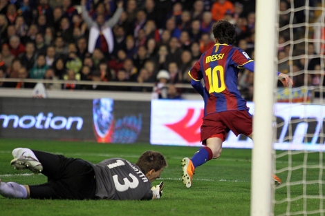 Messi celebra el gol de la victoria en Valencia. | V.Bosch