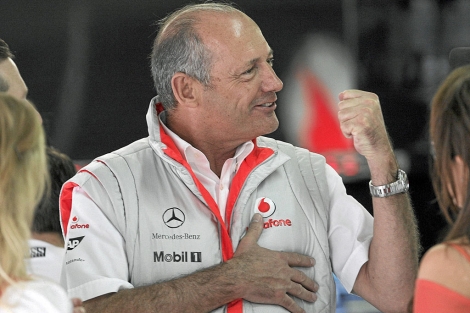 Ron Dennis, en el box de McLaren. | El Mundo