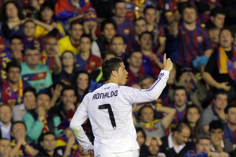 Cristiano Ronaldo festeja su tanto en Mestalla. | Ap