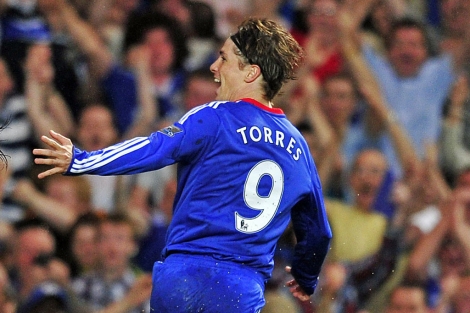 Fernando Torres celebra su primer gol con el Chelsea. | Ap