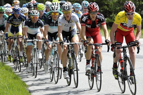 Cadel Evans, al frente del grupo en la ltima etapa de la Vuelta a Romanda. | Ap