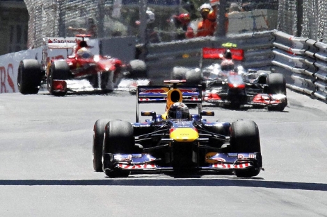 Vettel, al frente de la carrera en Montecarlo. | Reuters