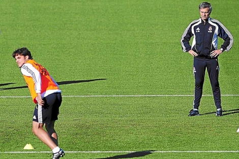 Pedro Len y Jos Mourinho durante un entrenamiento de la pasada campaa. | Gonzalo Arroyo