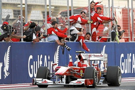 Alonso, el ao anterior en el GP de Bahrein. (Foto: EFE)