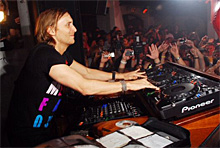 David Guetta, en la cabina de Pacha Ibiza.