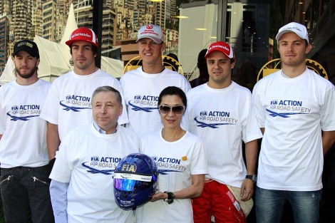 Jean Todt junto a varios pilotos de la Frmula 1, entre ellos Alonso. | (REUTERS)