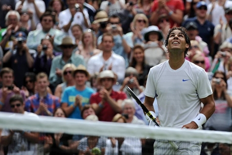 Nadal celebra su victoria en la primera ronda de Wimbledon. | Afp