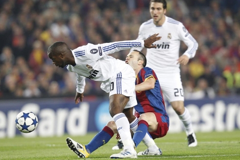Lass Diarra durante un partido contra el Barcelona. | (ELMUNDO)