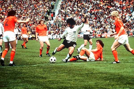 Müller frente a Holanda en el Mundial de 1974.