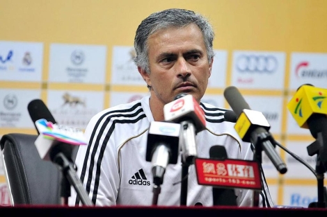 Mourinho, en la rueda de prensa posterior al partido en Guangzhou. (Foto: Efe)