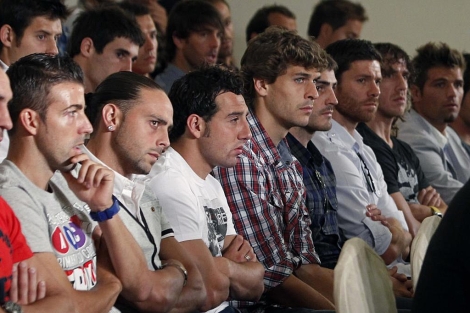 Casillas, X.Alonso, Llorente y Santi Cazorla -entre otros- en la rueda de prensa. | EFE