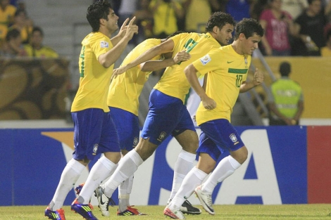 Los jugadores de Brasil celebran un gol. | Efe