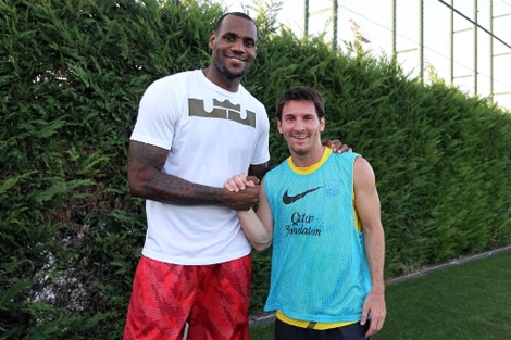LeBron James y Leo Messi, en la ciudad deportiva del Bara. | www.fcbarcelona.cat