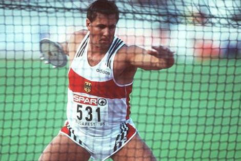 Jurgen Schult en los Campeonatos de Budapest de 1998.