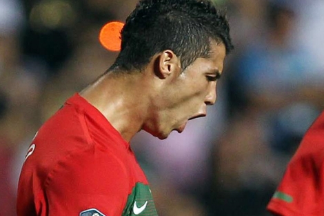 Cristiano Ronaldo celebra un tanto ante Chipre. | Afp