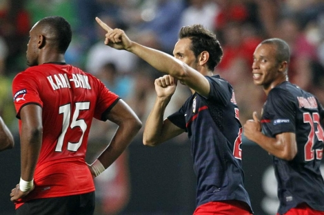 Juanfran celebra su tanto ante el Rennes. | Reuters