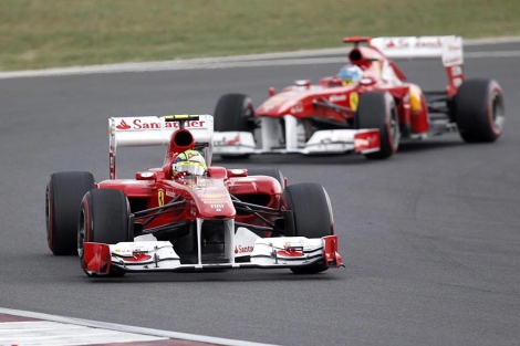 Massa y Alonso, durante la carrera de Corea. | Reuters