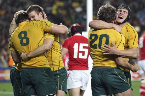 Los jugadores de Australia celebran la victoria sobre Gales. | Ap