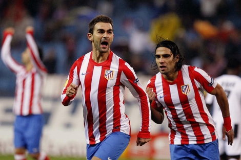 Adrin Lpez celebra un gol junto a Falcao. | Efe