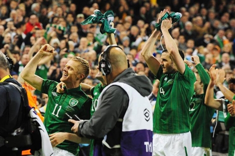 Los jugadores irlandeses celebran su vuelta a la Eurocopa desde 1988. | Efe