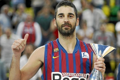 Juan Carlos Navarro celebra la Supercopa de baloncesto de 2011. | EFE
