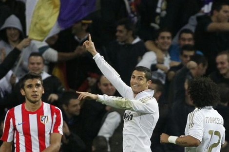 Cristiano y Marcelo celebra uno de los goles ante Salvio. | Ap