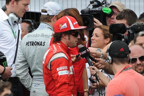Fernando Alonso ante la prensa tras los entrenamientos en el GP de Brasil. | Afp