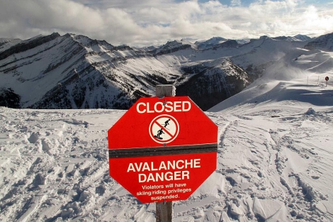 Pista cerrada por riesgo de alud en la estacin canadiense de Lake Louise. | Reuters.