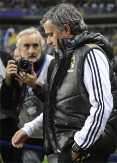 Mourinho, en La Rosaleda. (EFE)