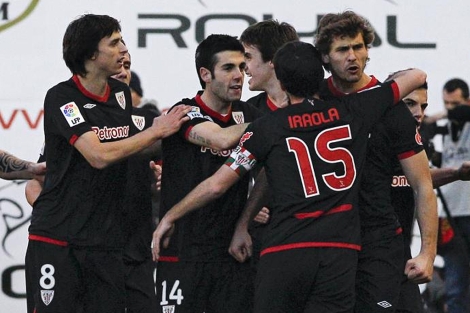 Los jugadores del Athletic celebran el primer tanto de Fernando Llorente. | Efe