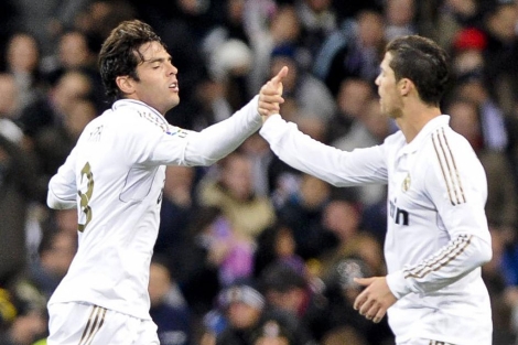 Kak y Cristiano Ronaldo celebran un gol al Zaragoza. | G.Arroyo