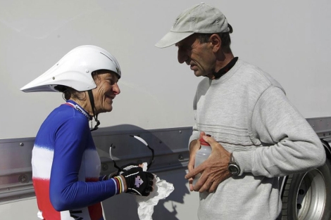 Longo habla con su marido, Patrice Ciprelli. | Reuters