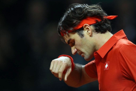 Roger Federer, durante su encuentro ante John Isner. | Reuters