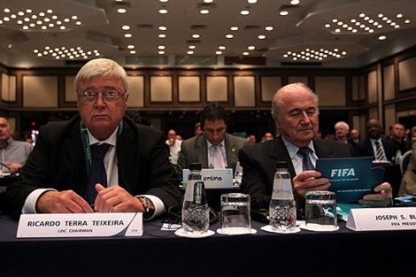 Teixeira y Blatter, hasta hace poco muy amigos. (EFE)